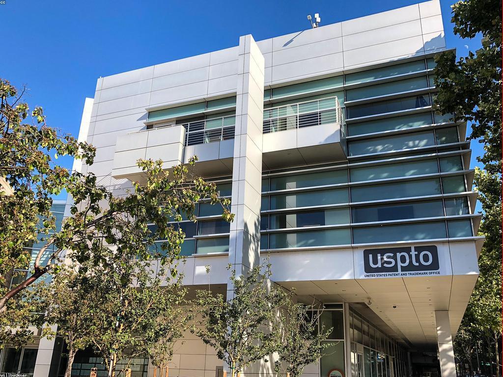 ឥទ្ធិពលនៃច្បាប់និងការត្រួតពិនិត្យលើការអភិវឌ្ឍន៍បច្ចេកវិទ្យា